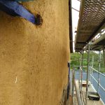 Maison en terre. Pierre Terre, maçonnerie du bâti ancien, éco-construction basée à Sens de Bretagne en Ille-et-Vilaine (35). Elle intervient principalement sur une zone géographique s’étendant entre Rennes et son agglomération, Combourg, Fougères et Saint Aubin du Cormier. Travail sur la terre (bauge, torchis, adobes) ou la pierre, ainsi que sur les enduits et d'autres prestations telles que les complexes de sol (hérisson isolé et non isolé, dalle de chaux, chape et terre cuite.