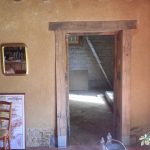 Double carrée. Pierre Terre, maçonnerie du bâti ancien, éco-construction basée à Sens de Bretagne en Ille-et-Vilaine (35). Elle intervient principalement sur une zone géographique s’étendant entre Rennes et son agglomération, Combourg, Fougères et Saint Aubin du Cormier. Travail sur la terre (bauge, torchis, adobes) ou la pierre, ainsi que sur les enduits et d'autres prestations telles que les complexes de sol (hérisson isolé et non isolé, dalle de chaux, chape et terre cuite.