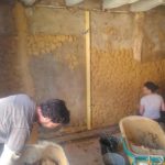 Enduit correction thermique. Pierre Terre, maçonnerie du bâti ancien, éco-construction basée à Sens de Bretagne en Ille-et-Vilaine (35). Elle intervient principalement sur une zone géographique s’étendant entre Rennes et son agglomération, Combourg, Fougères et Saint Aubin du Cormier. Travail sur la terre (bauge, torchis, adobes) ou la pierre, ainsi que sur les enduits et d'autres prestations telles que les complexes de sol (hérisson isolé et non isolé, dalle de chaux, chape et terre cuite.