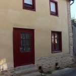 Finition chaux sable. Pierre Terre, maçonnerie du bâti ancien, éco-construction basée à Sens de Bretagne en Ille-et-Vilaine (35). Elle intervient principalement sur une zone géographique s’étendant entre Rennes et son agglomération, Combourg, Fougères et Saint Aubin du Cormier. Travail sur la terre (bauge, torchis, adobes) ou la pierre, ainsi que sur les enduits et d'autres prestations telles que les complexes de sol (hérisson isolé et non isolé, dalle de chaux, chape et terre cuite.