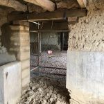 Double carrée. Pierre Terre, maçonnerie du bâti ancien, éco-construction basée à Sens de Bretagne en Ille-et-Vilaine (35). Elle intervient principalement sur une zone géographique s’étendant entre Rennes et son agglomération, Combourg, Fougères et Saint Aubin du Cormier. Travail sur la terre (bauge, torchis, adobes) ou la pierre, ainsi que sur les enduits et d'autres prestations telles que les complexes de sol (hérisson isolé et non isolé, dalle de chaux, chape et terre cuite.