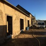 Retrait du béton de ciment et remplacement par des doubles carrée bois. Pierre Terre, maçonnerie du bâti ancien, éco-construction basée à Sens de Bretagne en Ille-et-Vilaine (35). Elle intervient principalement sur une zone géographique s’étendant entre Rennes et son agglomération, Combourg, Fougères et Saint Aubin du Cormier. Travail sur la terre (bauge, torchis, adobes) ou la pierre, ainsi que sur les enduits et d'autres prestations telles que les complexes de sol (hérisson isolé et non isolé, dalle de chaux, chape et terre cuite.