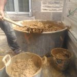 Enduit terre. Pierre Terre, maçonnerie du bâti ancien, éco-construction basée à Sens de Bretagne en Ille-et-Vilaine (35). Elle intervient principalement sur une zone géographique s’étendant entre Rennes et son agglomération, Combourg, Fougères et Saint Aubin du Cormier. Travail sur la terre (bauge, torchis, adobes) ou la pierre, ainsi que sur les enduits et d'autres prestations telles que les complexes de sol (hérisson isolé et non isolé, dalle de chaux, chape et terre cuite.