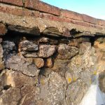 Souche malade de cheminée. Pierre Terre, maçonnerie du bâti ancien, éco-construction basée à Sens de Bretagne en Ille-et-Vilaine (35). Elle intervient principalement sur une zone géographique s’étendant entre Rennes et son agglomération, Combourg, Fougères et Saint Aubin du Cormier. Travail sur la terre (bauge, torchis, adobes) ou la pierre, ainsi que sur les enduits et d'autres prestations telles que les complexes de sol (hérisson isolé et non isolé, dalle de chaux, chape et terre cuite.