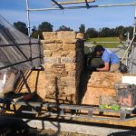Souche malade de cheminée. Pierre Terre, maçonnerie du bâti ancien, éco-construction basée à Sens de Bretagne en Ille-et-Vilaine (35). Elle intervient principalement sur une zone géographique s’étendant entre Rennes et son agglomération, Combourg, Fougères et Saint Aubin du Cormier. Travail sur la terre (bauge, torchis, adobes) ou la pierre, ainsi que sur les enduits et d'autres prestations telles que les complexes de sol (hérisson isolé et non isolé, dalle de chaux, chape et terre cuite.
