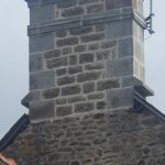 Cheminée. Pierre Terre, maçonnerie du bâti ancien, éco-construction basée à Sens de Bretagne en Ille-et-Vilaine (35). Elle intervient principalement sur une zone géographique s’étendant entre Rennes et son agglomération, Combourg, Fougères et Saint Aubin du Cormier. Travail sur la terre (bauge, torchis, adobes) ou la pierre, ainsi que sur les enduits et d'autres prestations telles que les complexes de sol (hérisson isolé et non isolé, dalle de chaux, chape et terre cuite.