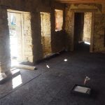 Plaques de liège. Pierre Terre, maçonnerie du bâti ancien, éco-construction basée à Sens de Bretagne en Ille-et-Vilaine (35). Elle intervient principalement sur une zone géographique s’étendant entre Rennes et son agglomération, Combourg, Fougères et Saint Aubin du Cormier. Travail sur la terre (bauge, torchis, adobes) ou la pierre, ainsi que sur les enduits et d'autres prestations telles que les complexes de sol (hérisson isolé et non isolé, dalle de chaux, chape et terre cuite.