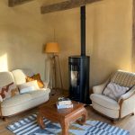 Enduit de finition chaux terre sur corps d'enduit terre paille en correction thermique enduit de finition chaux terre en intérieur